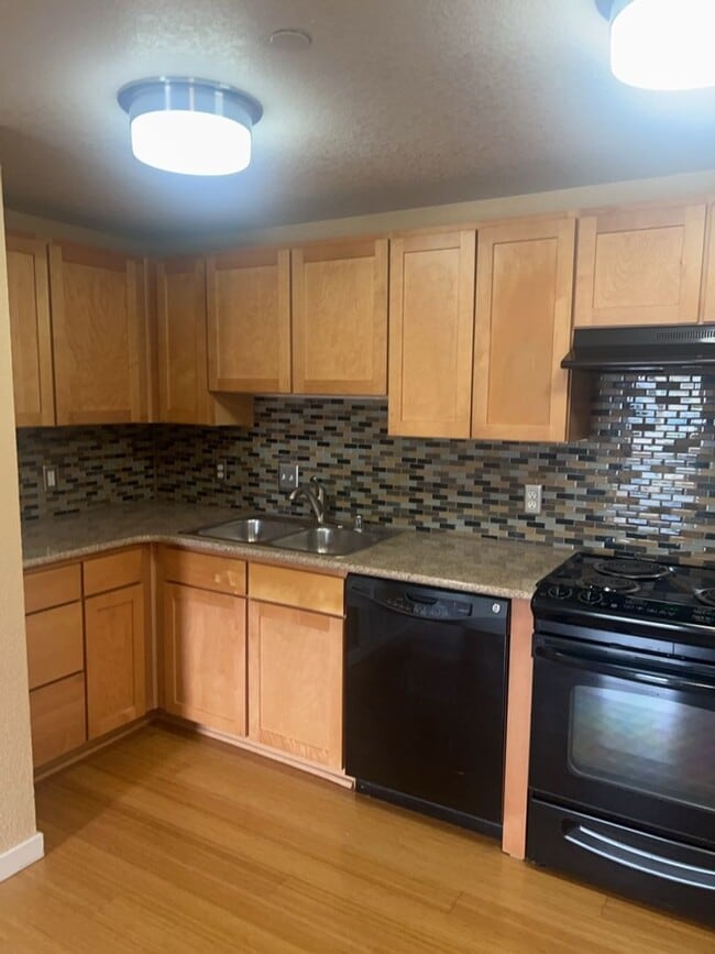 Building Photo - Fall 2026 Pre-Lease. Updated 1 Bedroom Condo at Landmark Lofts steps from CU With Parking Garage!!!