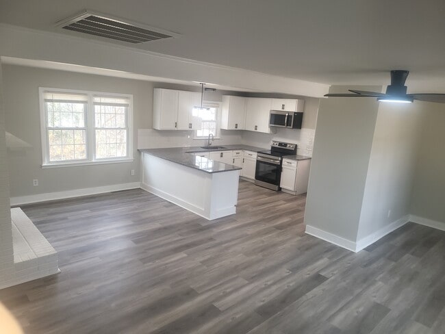 Foto del edificio - 530 N Main St