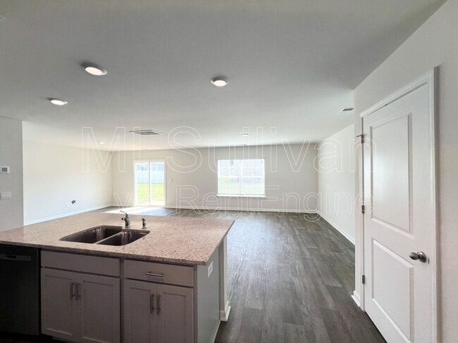 Building Photo - 2932 Egert Dr