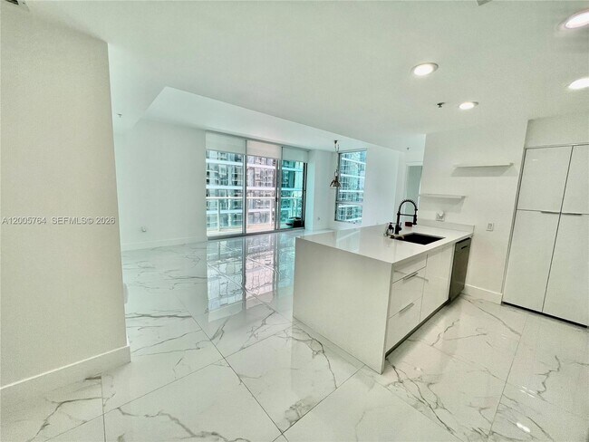 Building Photo - 300 S Biscayne Blvd
