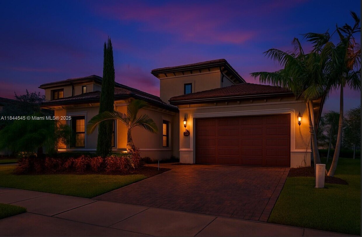 Foto principal - 8855 Watercrest Cir W
