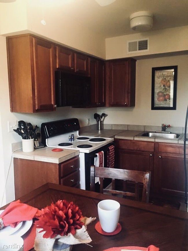 Building Photo - 2 br, 1 bath  - Crossroads at Cedarwood E1