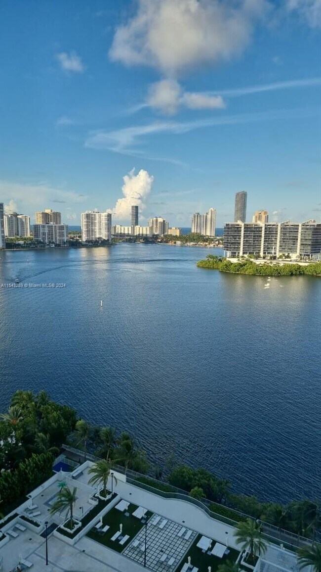 Foto del edificio - 3301 NE 183rd St