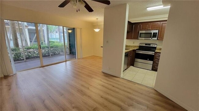 Foto del edificio - 18102 Glenmoor Dr