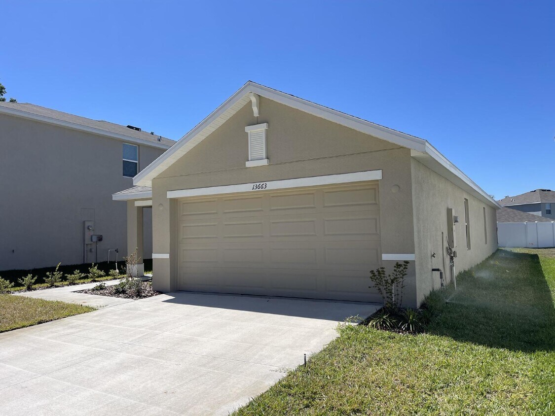 13663 Thimbleberry Dr, Dade City, FL 33525 Room for Rent in Dade City