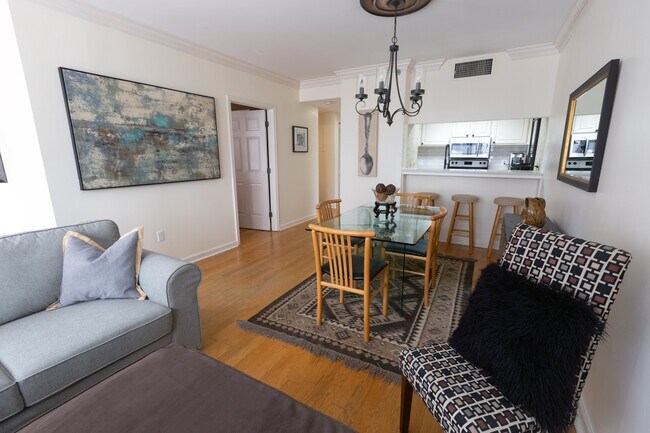 Foto del edificio - 3481 Lakeside Dr NE