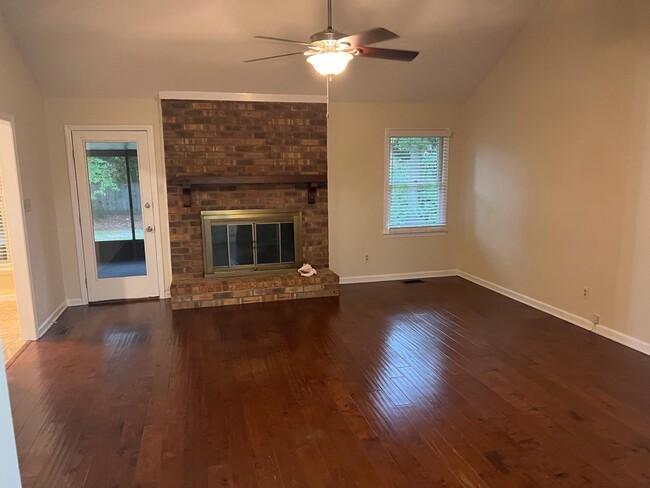 Building Photo - 214 Gatewood Dr