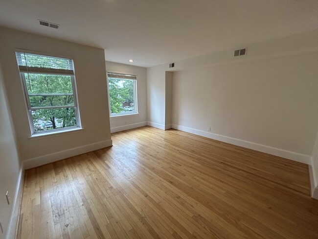 Building Photo - 1439 Girard St NW