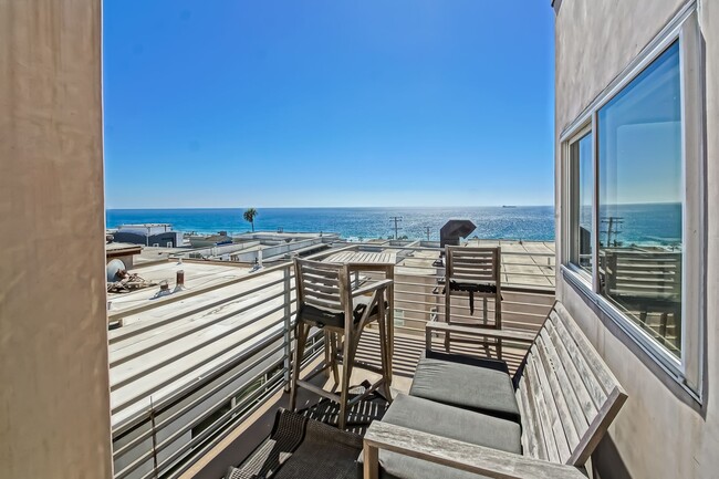 Building Photo - 4021 Crest Dr