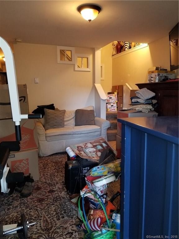 Foto del edificio - 854 Hart St Ext