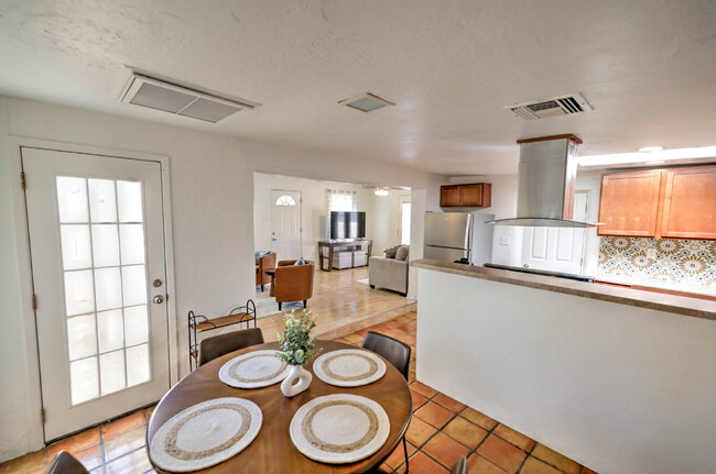 Building Photo - Fully furnished Bungalow