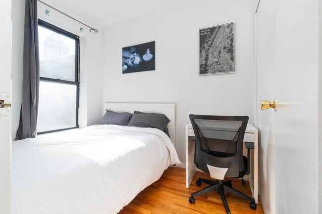 Foto del edificio - 319 E 95th St