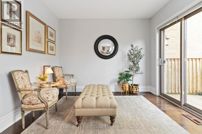 Building Photo - 609 Colborne St