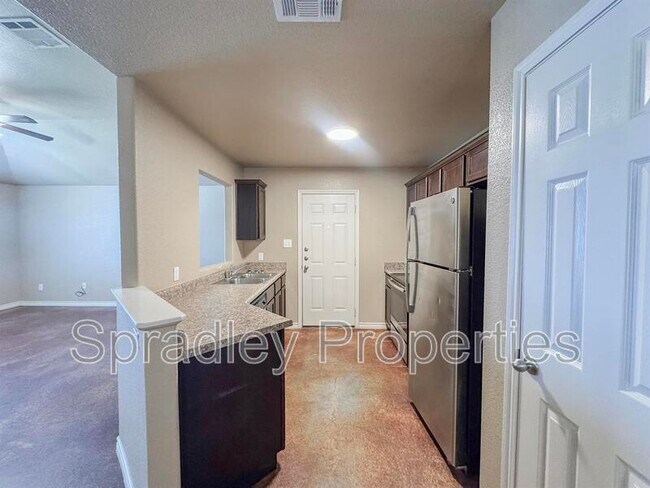 Building Photo - 1578 Kal Ct