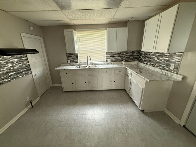 Foto del edificio - 3 Bed 1 Bath