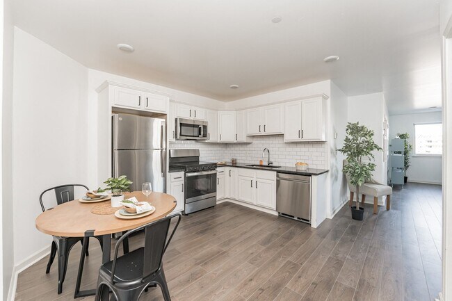 Interior Photo - Lilac Pointe