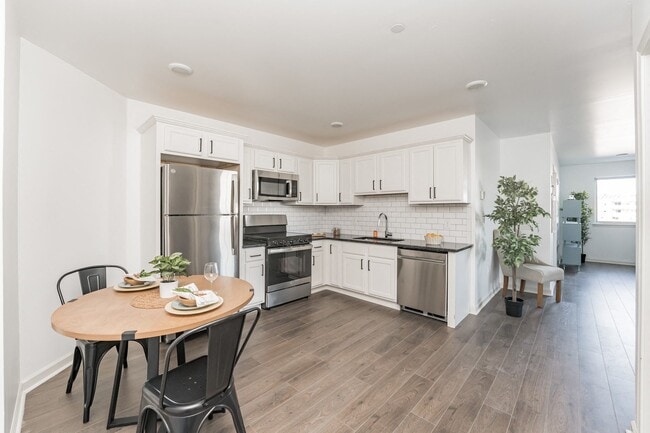 Interior Photo - Lilac Pointe