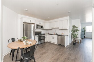 Interior Photo - Lilac Pointe