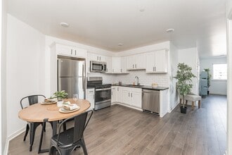Interior Photo - Lilac Pointe