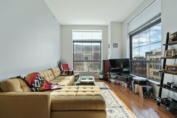 Building Photo - 2 Rollins St