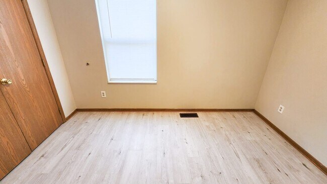 Foto del edificio - Move in ready!