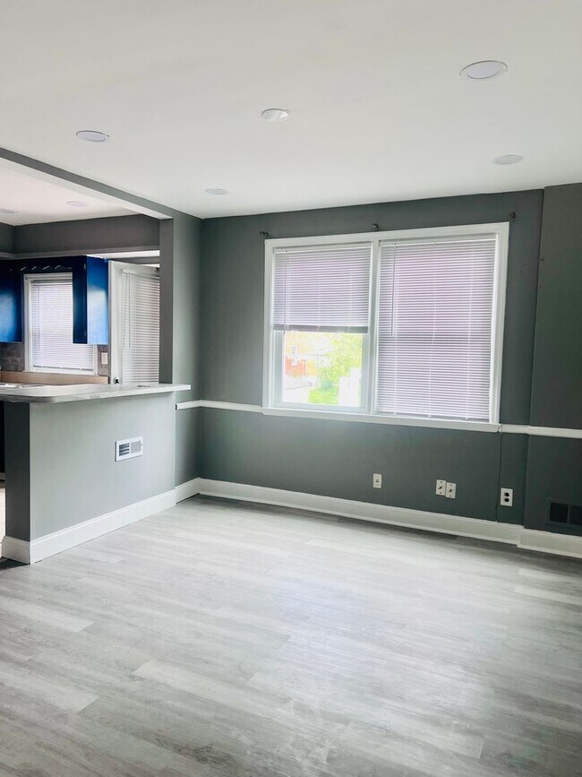 Foto del edificio - Updated 4-Bedroom Gem with Backyard Retreat