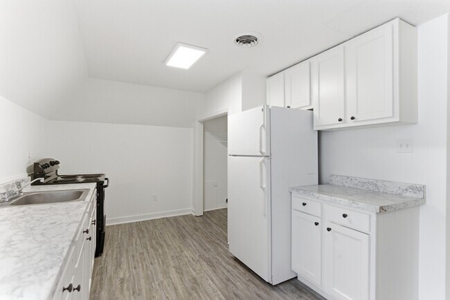 Foto del edificio - 306 E Burwell Ave
