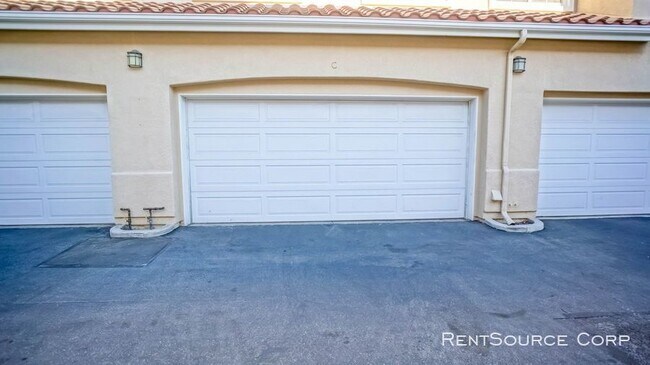 Building Photo - 25755 Perlman Pl
