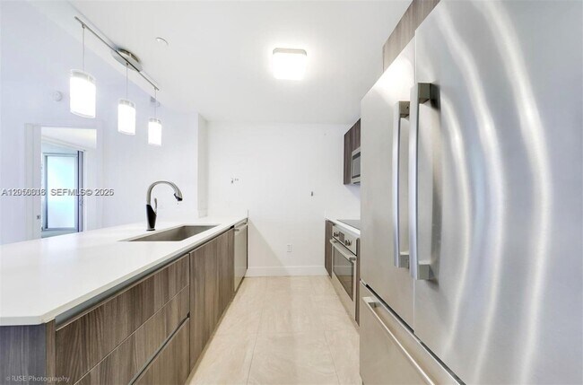 Foto del edificio - 488 NE 18th St