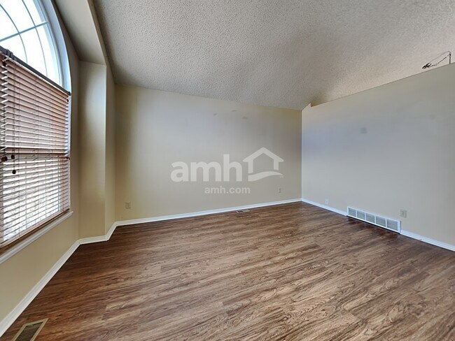 Foto del edificio - 2211 Pinyon Jay Drive