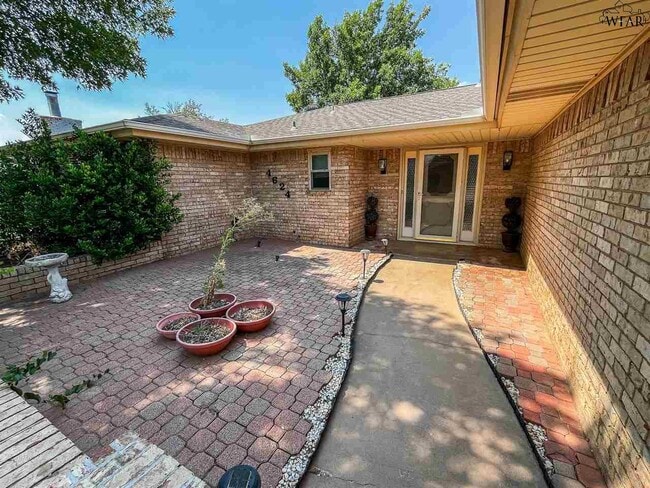 Building Photo - 4624 Trailwood Dr