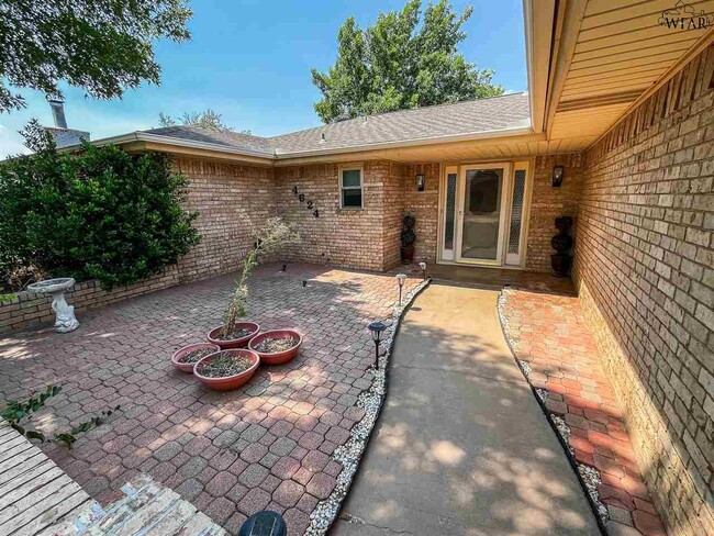 Foto del edificio - 4624 Trailwood Dr