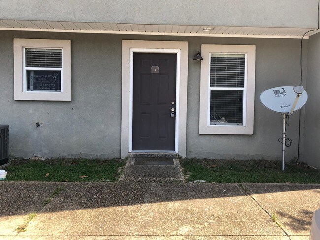 Building Photo - 1625 Martin Bluff Rd