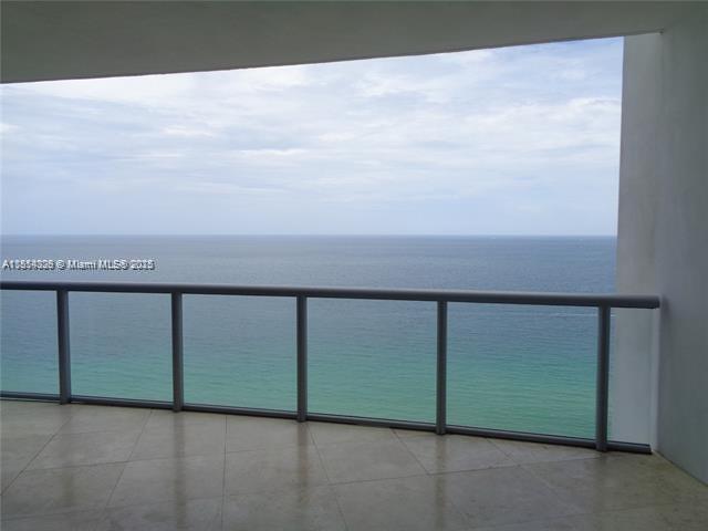 Building Photo - 17121 Collins Ave