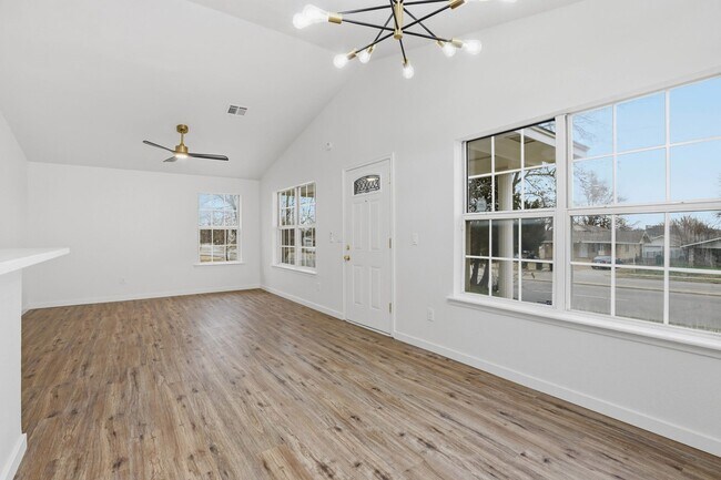 Foto del edificio - 1525 NE 8th St