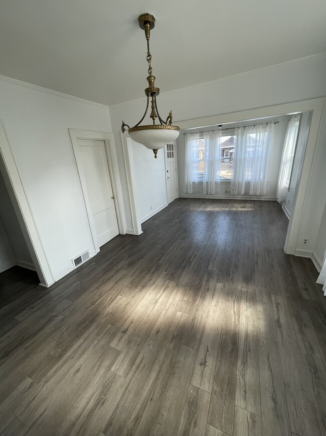 Dining Area - 2816 N Mobile Ave