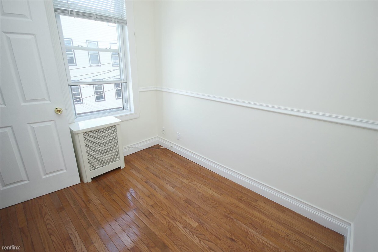 Primary Photo - 2376 32nd St