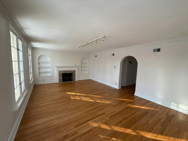 Building Photo - 1413 Dobson St