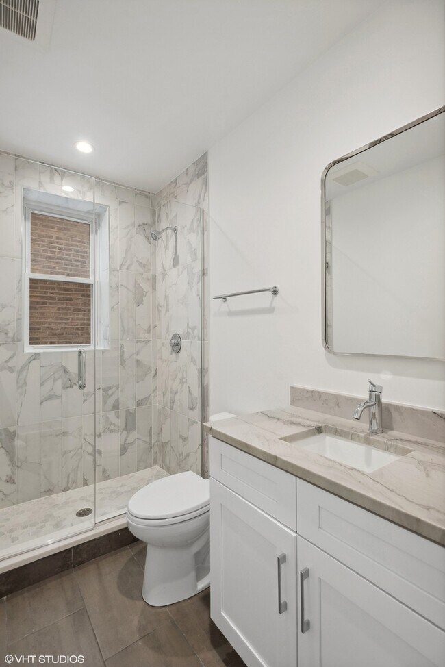 Foto del edificio - 2229 W Augusta Blvd