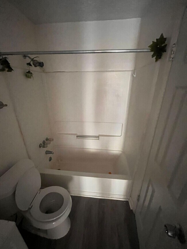 Foto del edificio - 7560 Taylor Rd