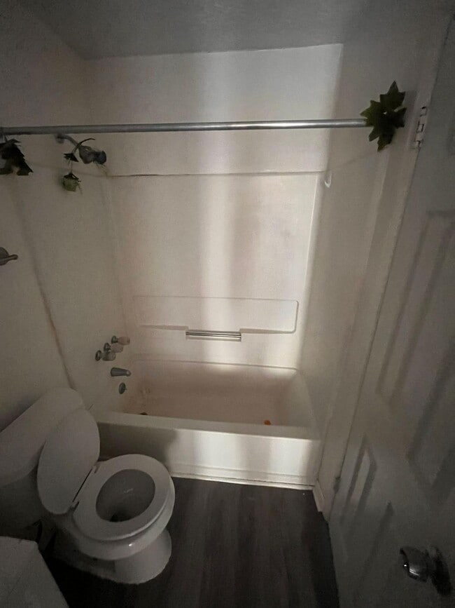 Building Photo - 7560 Taylor Rd