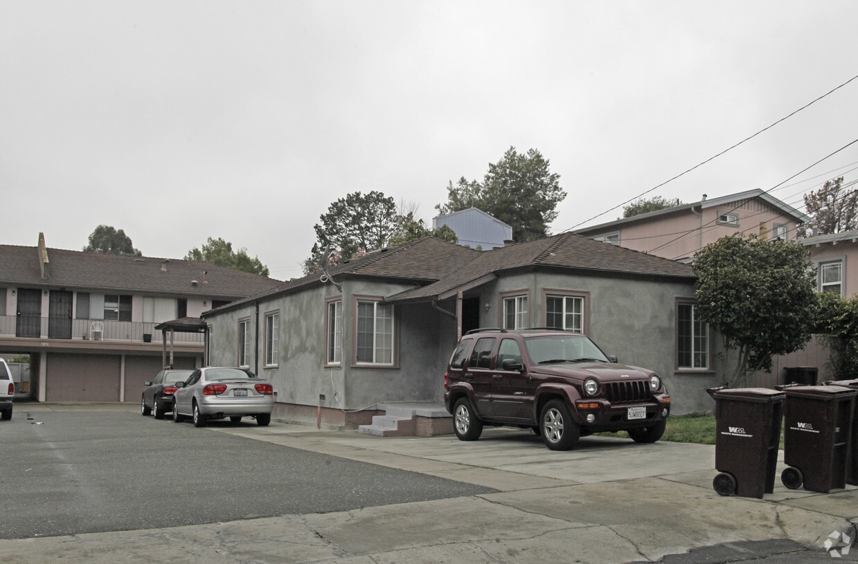 Building Photo - Lynde Street
