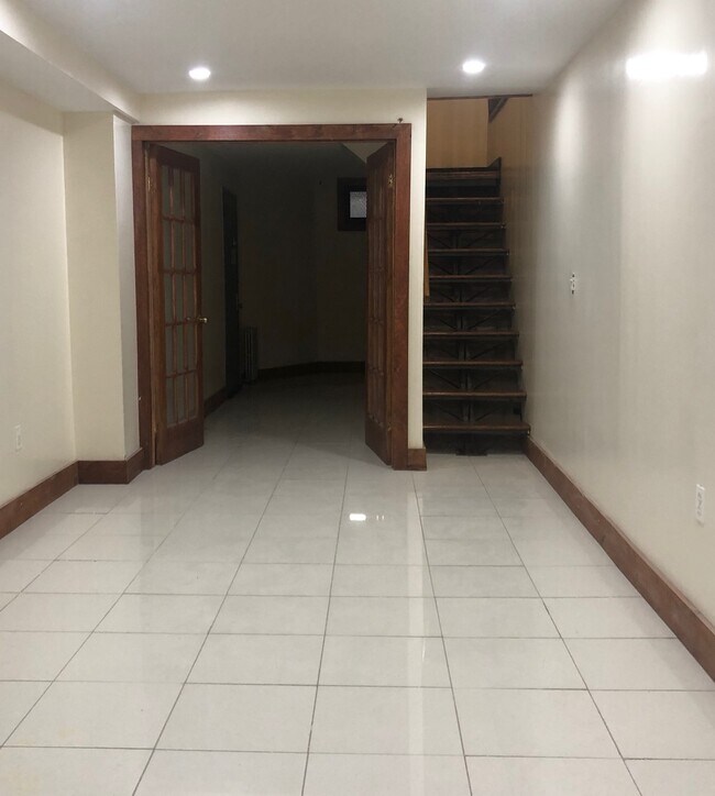 Foto del edificio - 279 Menahan St