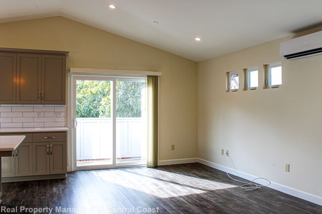 Building Photo - AVAILABLE JUNE - 1 Bed/1 Bath Apartment in...