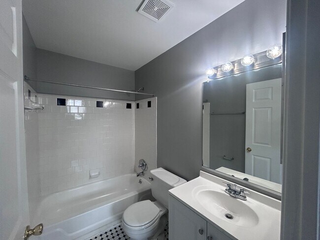 Foto del edificio - Baltimore - 3 Bedrooms and 2.5 baths Available!