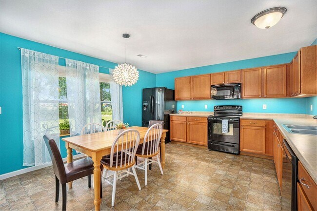 Foto del edificio - 5358 Woodrush Ave