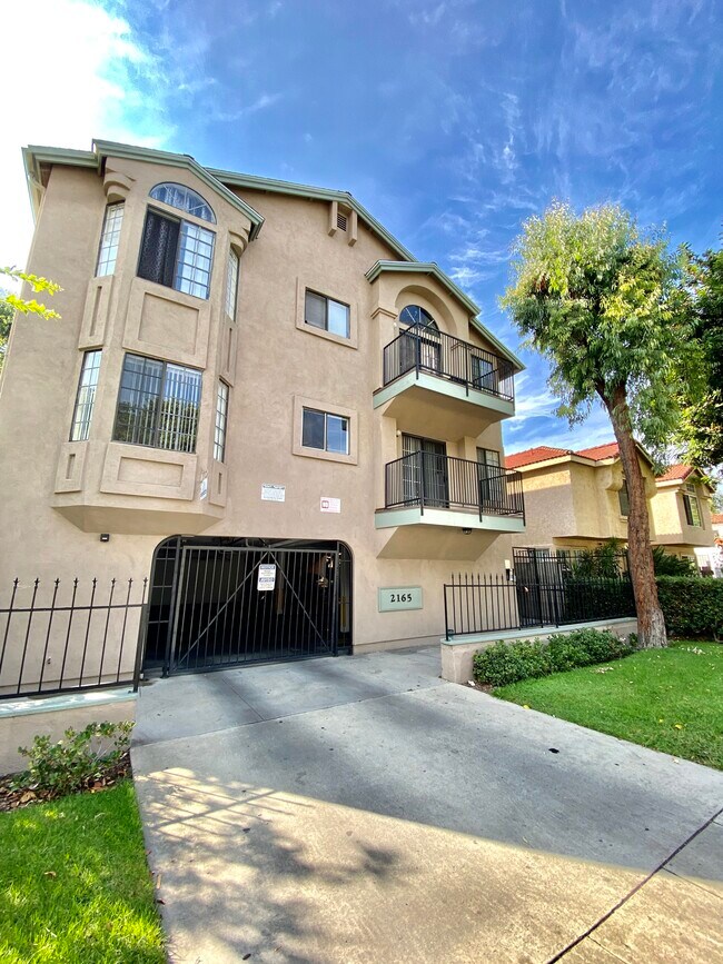 Foto del edificio - 2165 Cedar Ave