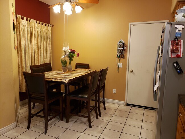 Building Photo - 12311 Springwater Pt