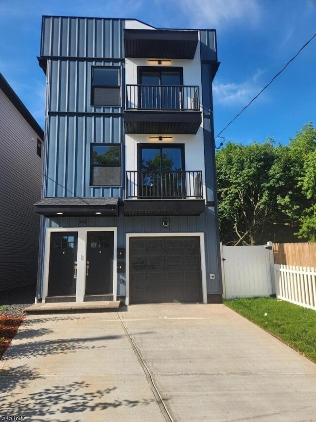 Building Photo - 344 17th Ave