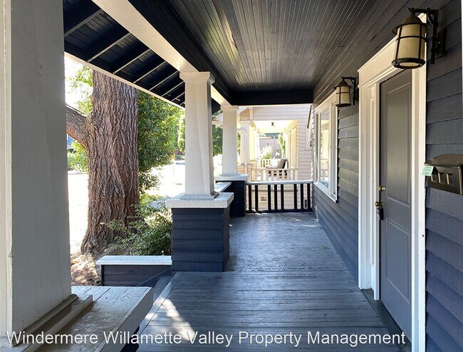 Foto del edificio - 5 br, 2.5 bath House - 955 NW Van Buren Ave